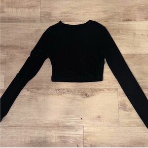 womens black cropped long sleeve top